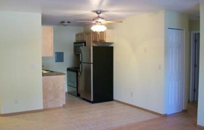 2 beds, 1 bath, 890 sqft, $1,250, Unit 111r