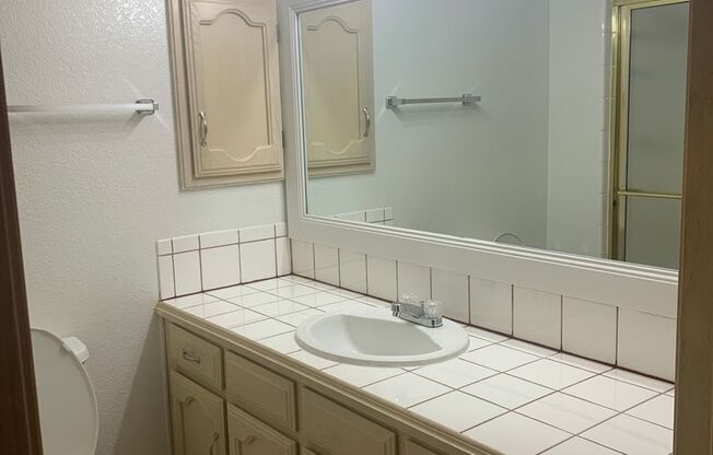 2 beds, 2 baths, 1,006 sqft, $875, Unit 62