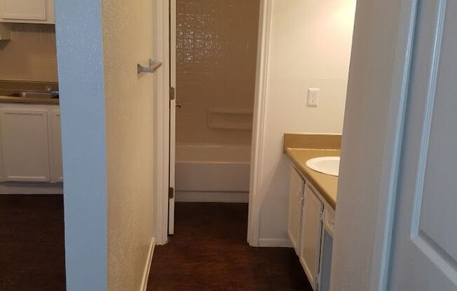 Studio, 1 bath, 415 sqft, $695, Unit *906