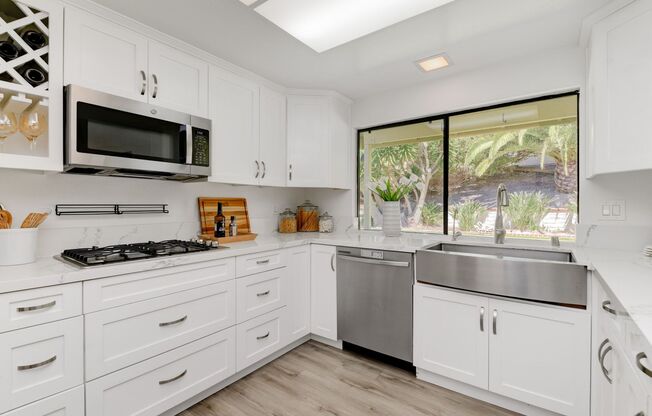 4bd/2ba Single Story Home In Hennie Hills Oceanside!