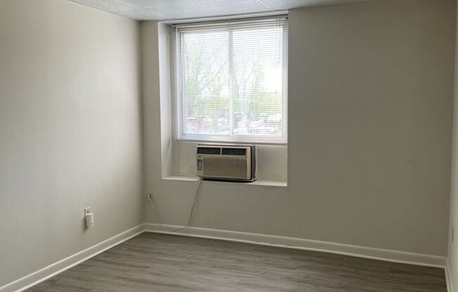 1 bed, 1 bath, 450 sqft, $1,250, Unit 404
