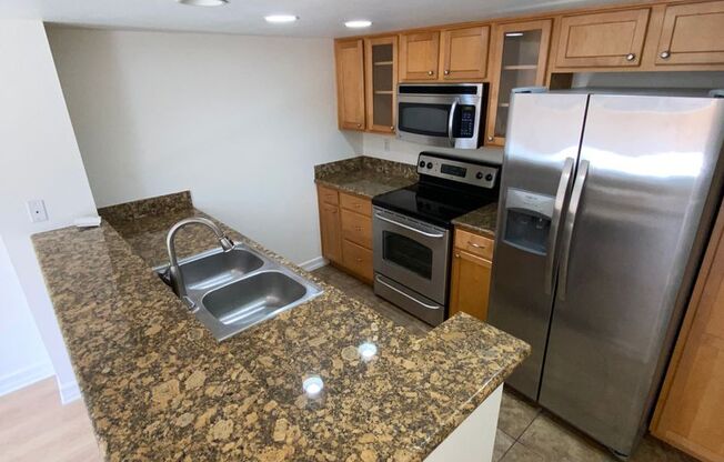 1BD/1BA Condo - Downstairs Unit - Parking - Spacious - REMODELED