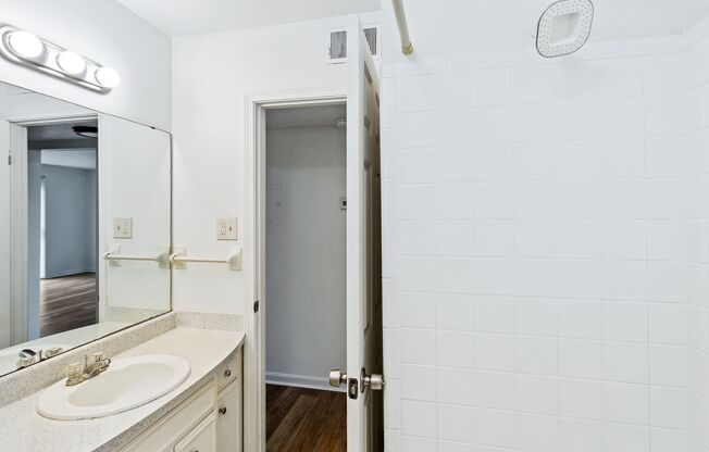 2 beds, 1 bath, 900 sqft, $1,029, Unit 4209-4