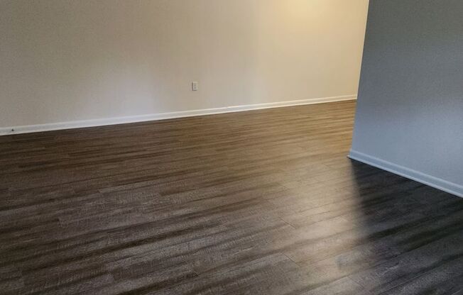 2 beds, 1 bath, 878 sqft, $1,305, Unit WY30002