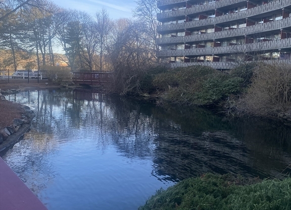 2 beds, 1 bath, 850 sqft, $2,675, Unit T-37