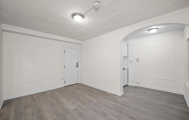 Studio, 1 bath, 383 sqft, $1,195, Unit 204