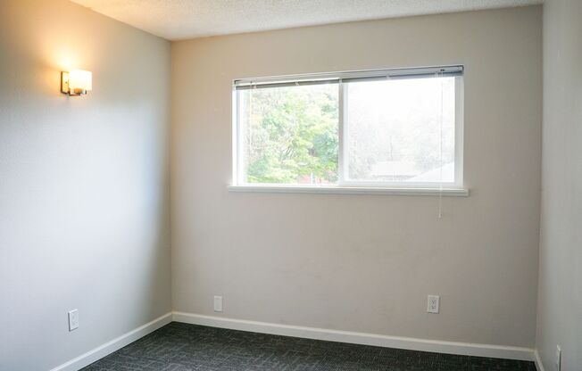 2 beds, 1 bath, $1,525, Unit H