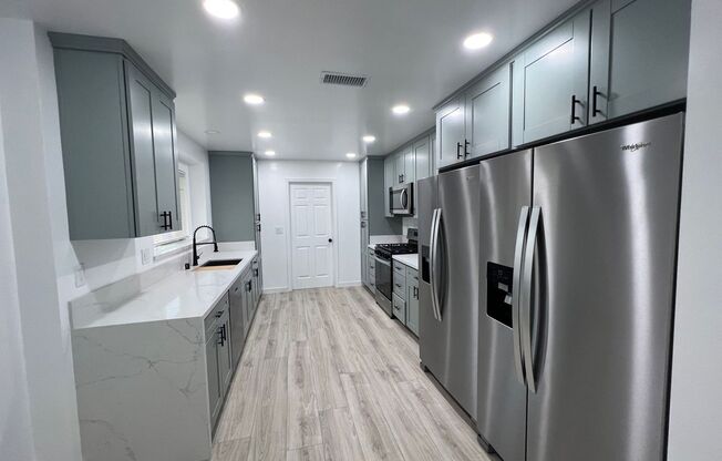 Large 6 Bedroom POOL House on East Falls View! Prime Location!