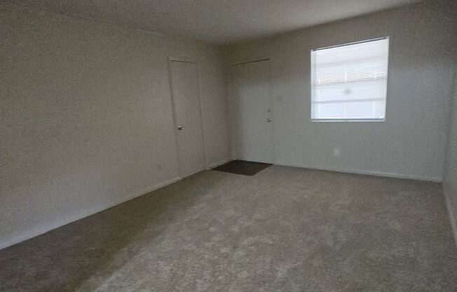 3 bedroom 1 bathroom Cherokee Park
