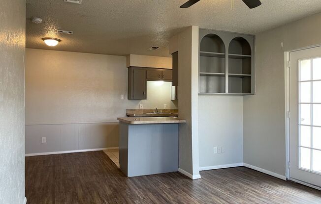 Charming 1-Bedroom Quad in Fort Worth – 800 Sq. Ft.