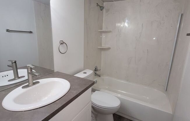2 beds, 2 baths, 925 sqft, $1,300, Unit 122
