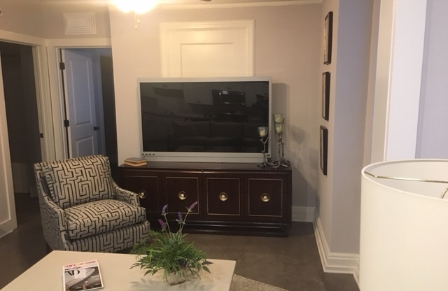 1 bed, 1 bath, 550 sqft, $1,400, Unit 405