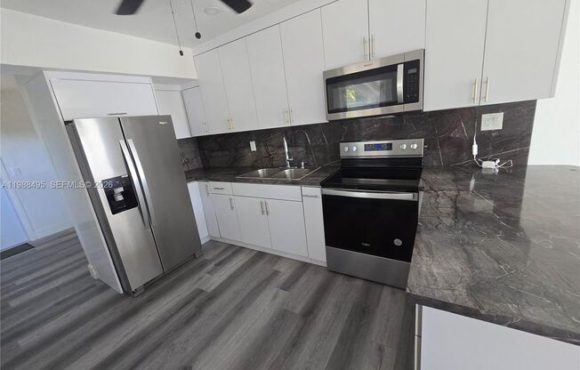 6421 ALLEN ST HOLLYWOOD, FL 33024