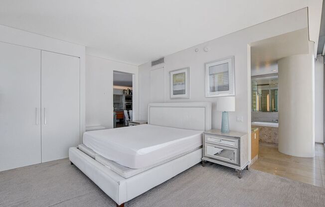 2 beds, 2 baths, $4,400, Unit # 802