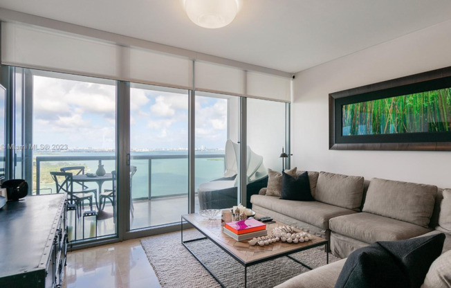 2 beds, 2.5 baths, $4,400, Unit Unit 2910