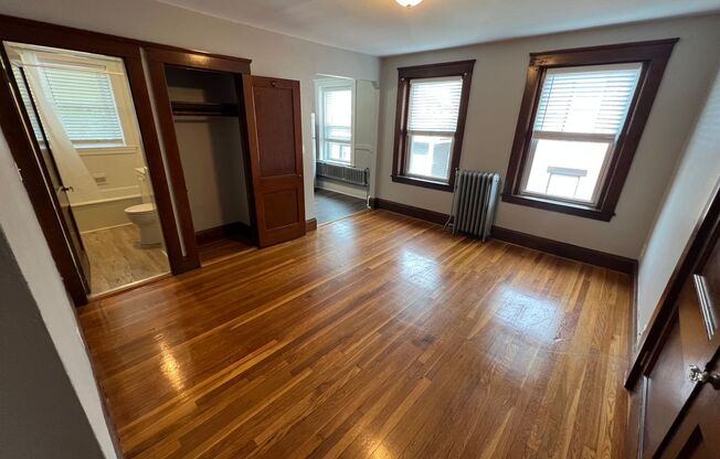 Studio, 1 bath, 325 sqft, $1,650, Unit Apt # 15