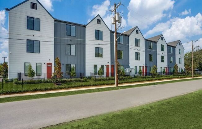 Avenue 3275