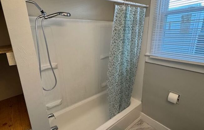 2 beds, 1 bath, $995