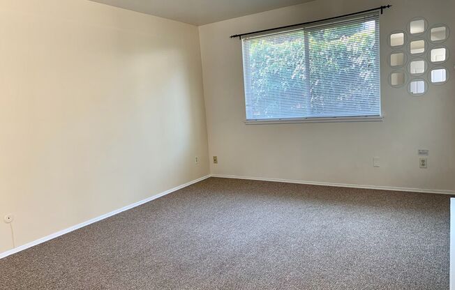 2 beds, 1 bath, 700 sqft, $2,200