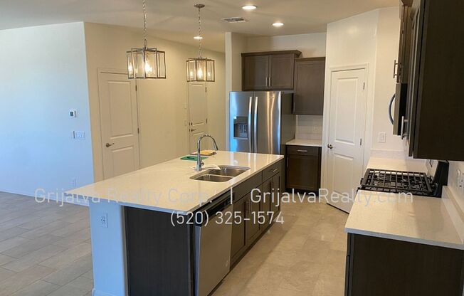 4 Bed, 3 Bath House + Den + Loft in Gladden Farms (Moore Rd/Tangerine Farms)