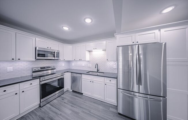 3 beds, 2 baths, 1,300 sqft, $2,300