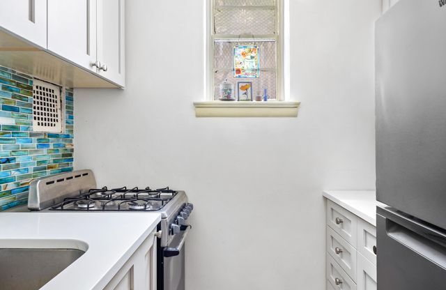 150 E 27th Street