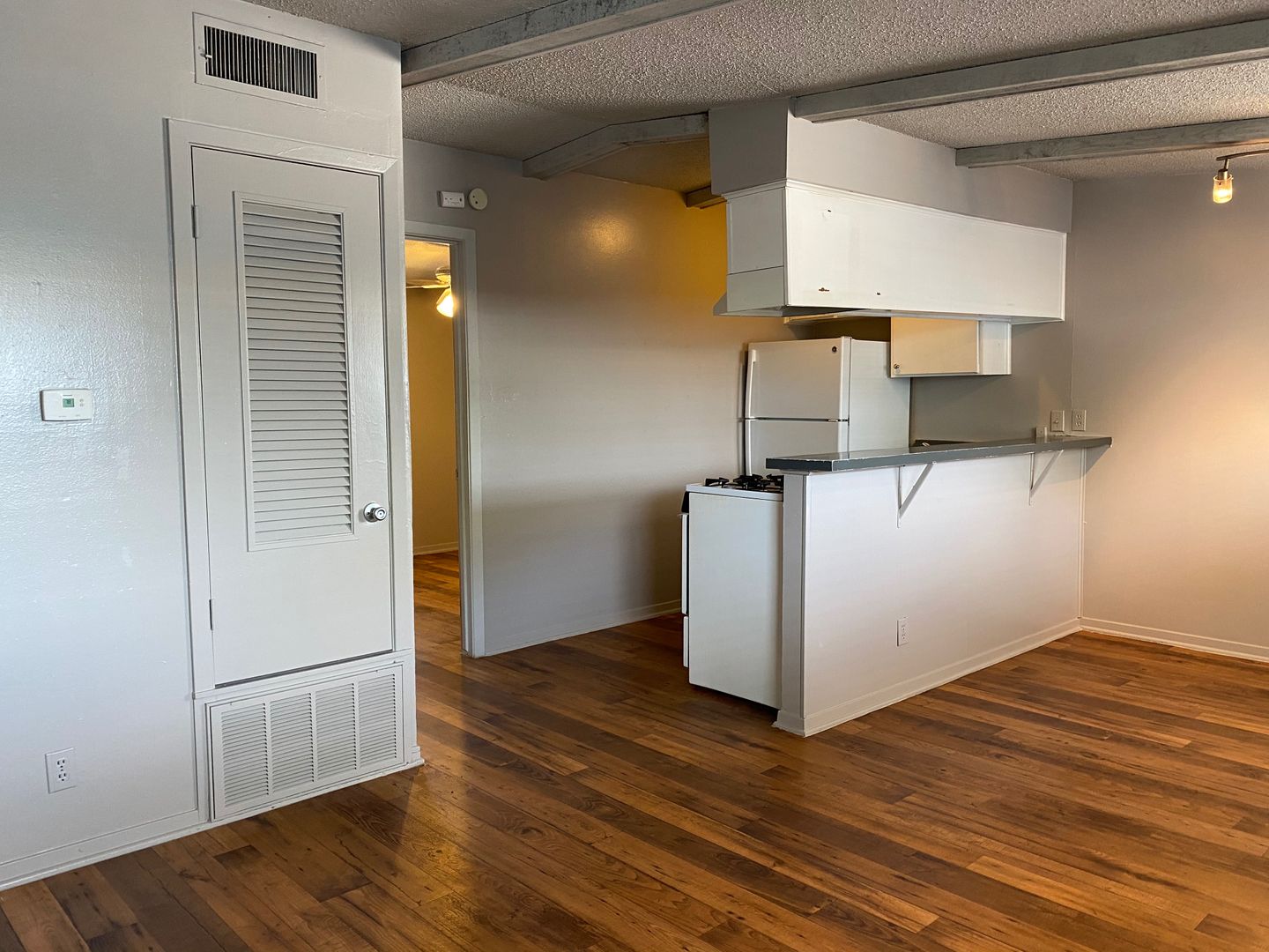 Great one bedroom in Hyde Park!