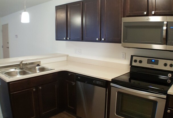 Studio, 1 bath, 703 sqft, $875, Unit Rhett's Row #6