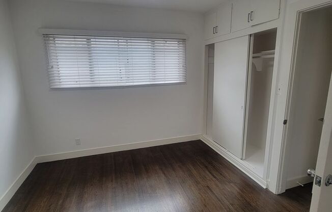 2 beds, 1 bath, $2,475, Unit 12-12325