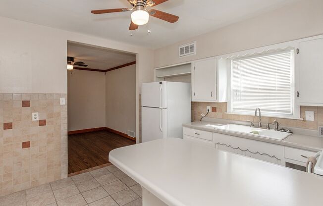 3 beds, 1 bath, $1,225