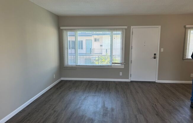 2 beds, 1 bath, 700 sqft, $2,695, Unit 13