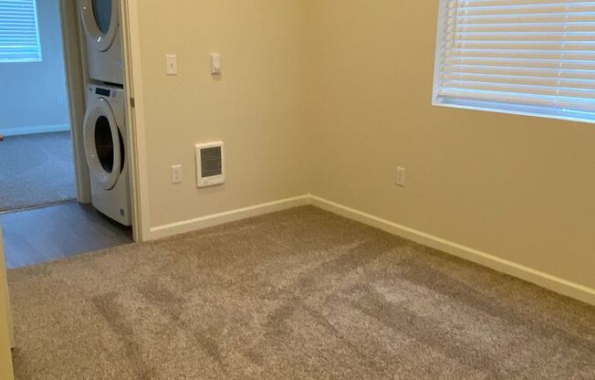 3 beds, 2 baths, 1,211 sqft, $2,400, Unit 3910-202