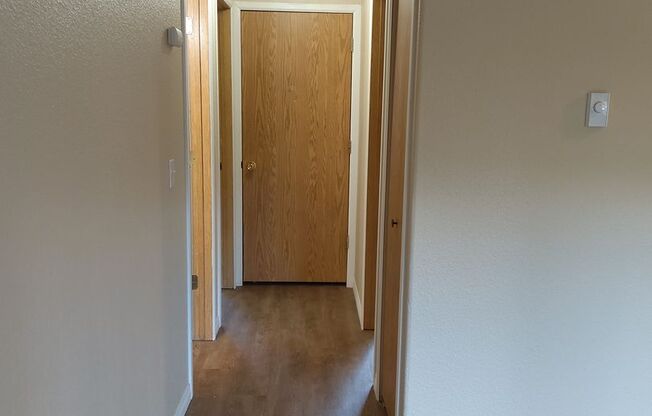 2 beds, 1 bath, 750 sqft, $1,375, Unit Bluff-6