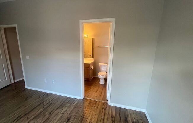 2 beds, 2 baths, $2,000, Unit # 201