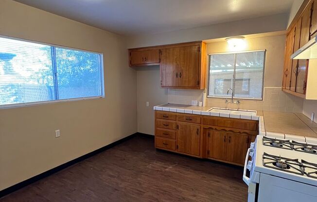 2 beds, 1 bath, 862 sqft, $1,200