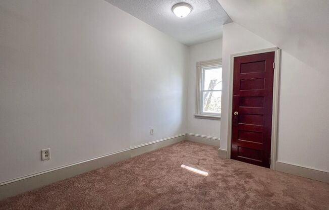 3 beds, 1 bath, $1,750, Unit 3rd Fl