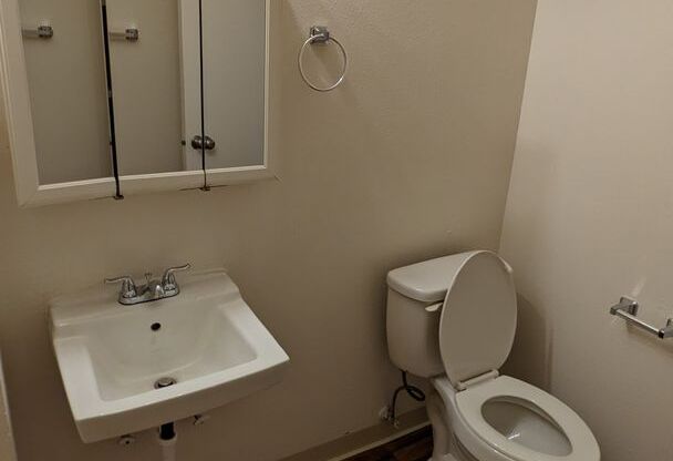 1 bed, 1 bath, 650 sqft, $1,200, Unit 04