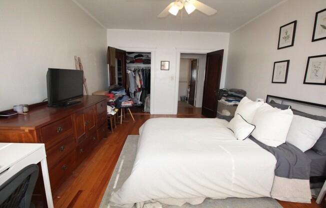 1 bed, 1 bath, 750 sqft, $2,500, Unit 33