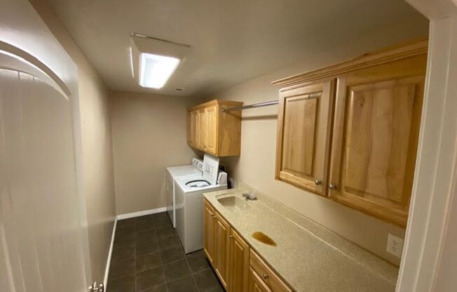 3 beds, 2 baths, $1,295, Unit Basement