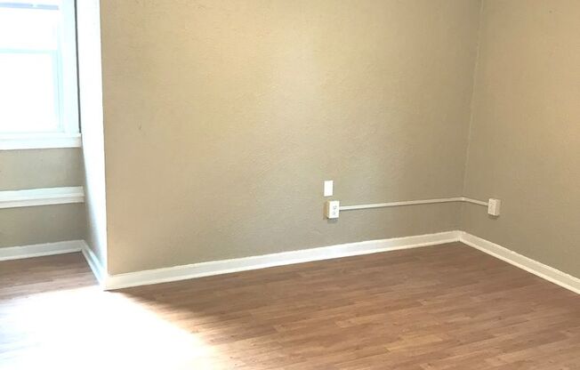 Studio, 1 bath, $795, Unit 33