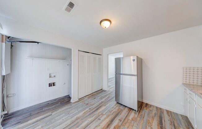 2 beds, 1 bath, 800 sqft, $1,199, Unit 8647C