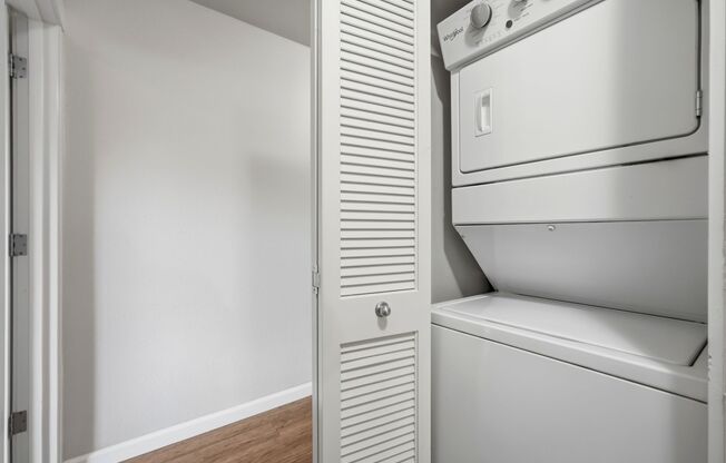 2 beds, 1 bath, 622 sqft, $1,695, Unit 212