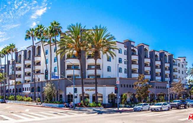 1 bed, 1 bath, 675 sqft, $3,015, Unit 237