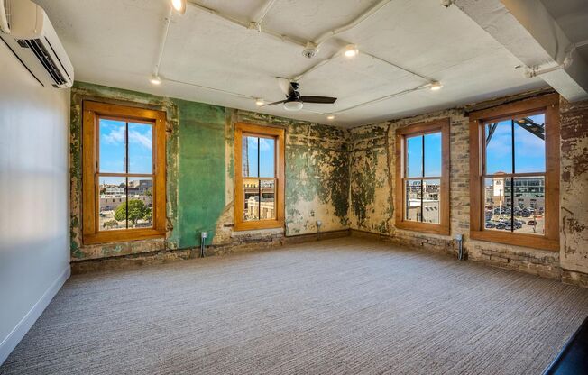 1 bed, 1 bath, 675 sqft, $1,800, Unit 219 N ALAMO #402