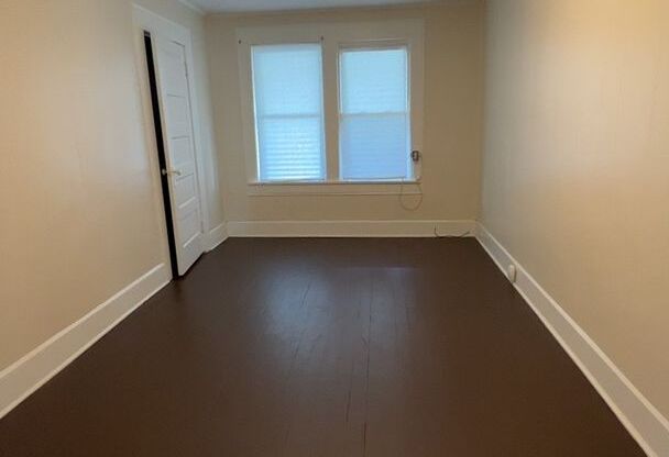 2 beds, 1 bath, 1,500 sqft, $900