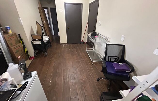 2 beds, 1 bath, $1,295, Unit 103