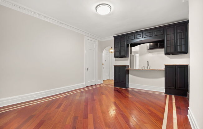 305 W 72 ST