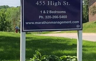 2 beds, 1 bath, $705, Unit 01