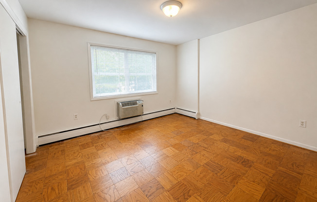 1 bed, 1 bath, 615 sqft, $1,645, Unit 112