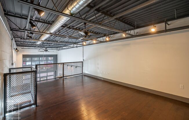 2 beds, 2 baths, $2,300, Unit 727 N. 4th St. Apt. 101